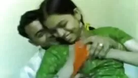 Cô gái rám nắng với  ...