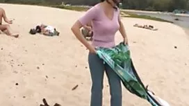 Một người đàn ông là ...