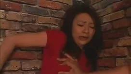 Cô ấy bắt đầu với đồ ...
