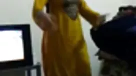 Đáng yêu brunette ta ...